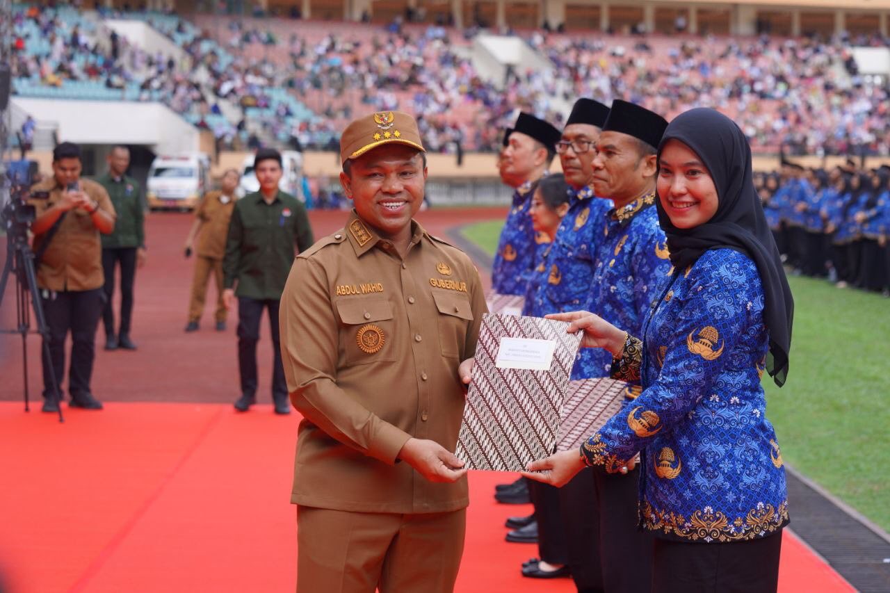 Gubri Abdul Wahid Lantik 5.884 PPPK, Tegaskan Profesionalisme dan Integritas