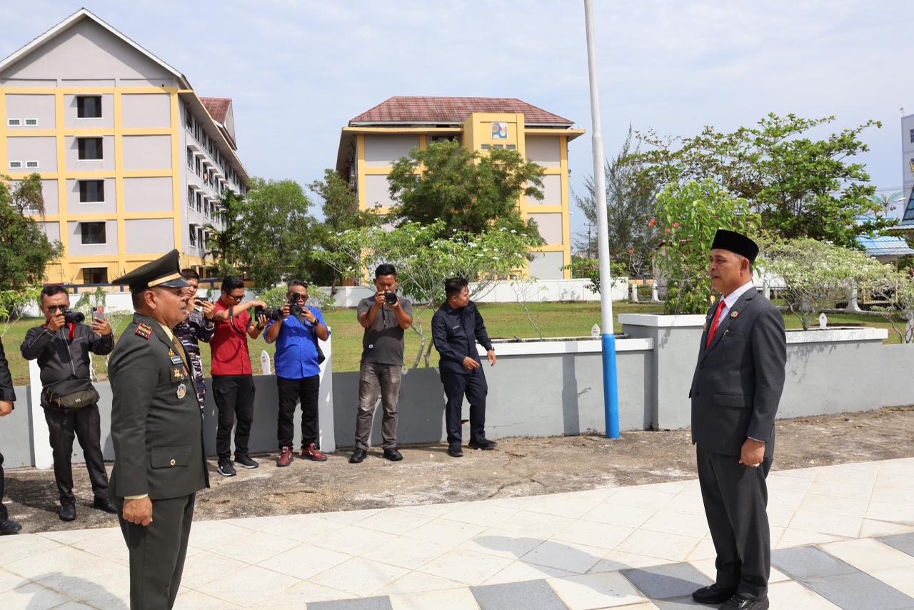 Hari Pahlawan 2025, Bupati Inhil Pimpin Upacara Ziarah Nasional di TMP Yudha Bhakti