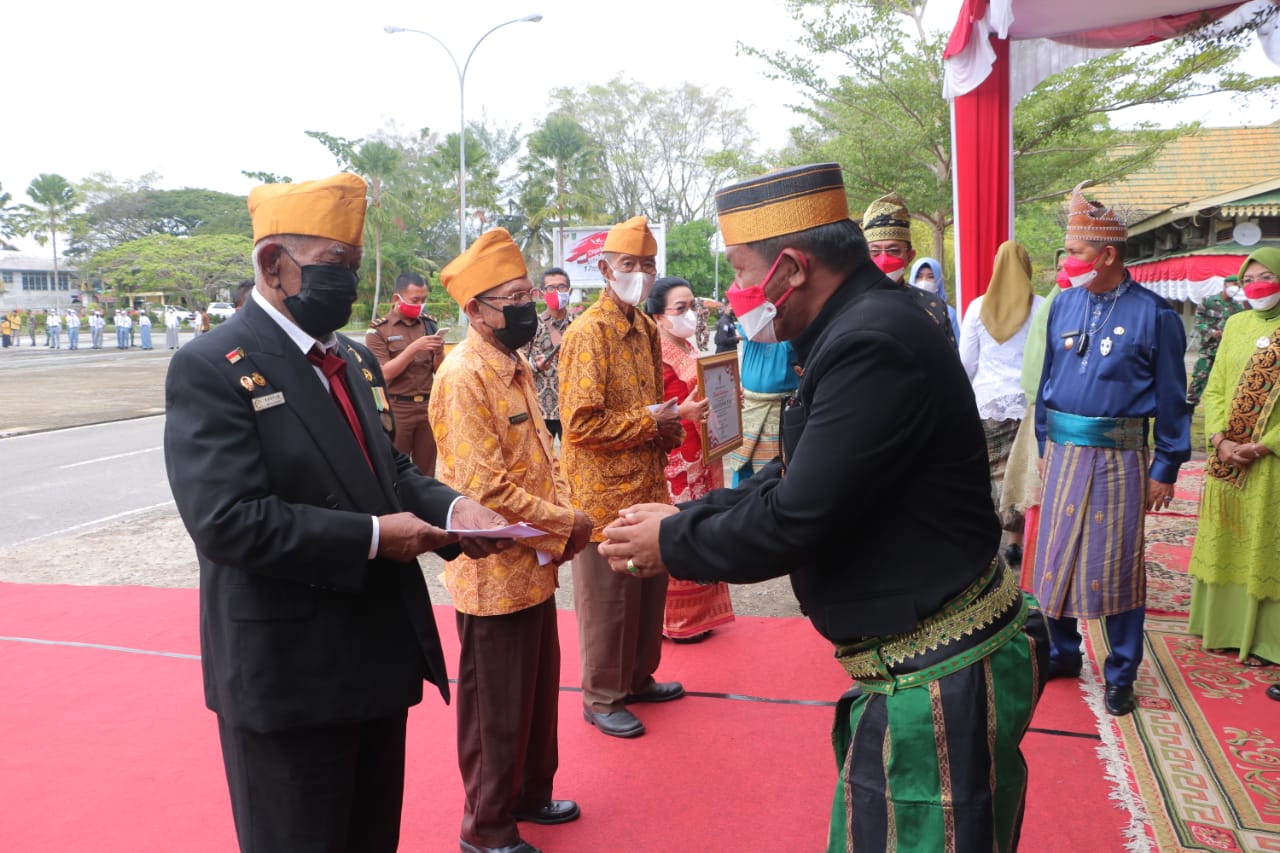 Wakil Ketua DPRD Inhil Hadiri Upacara HUT Ke-76 RI di Halaman Kantor Bupati