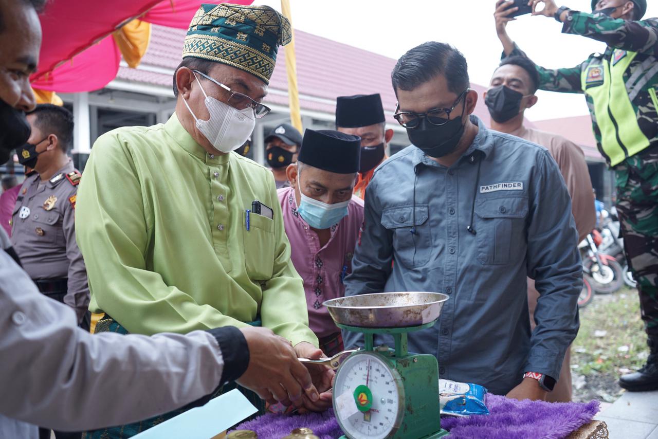 Bupati Inhil Tinjau Sidang Tera Ulang Alat UTTP di Pasar Kayu Jati