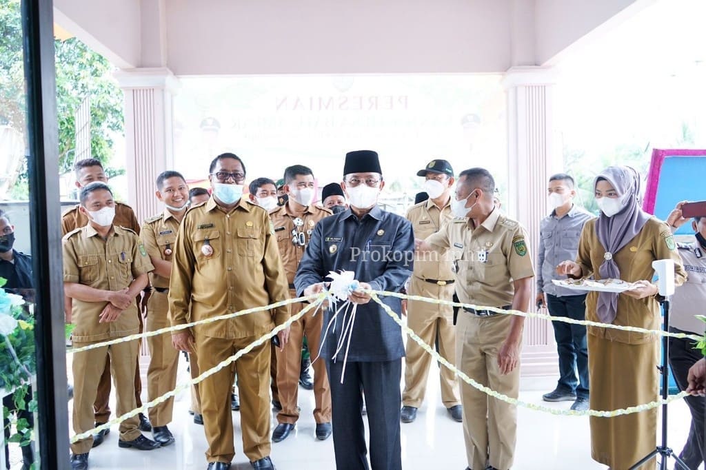 Bupati Inhil Resmikan Kantor Desa Batu Ampar yang Baru