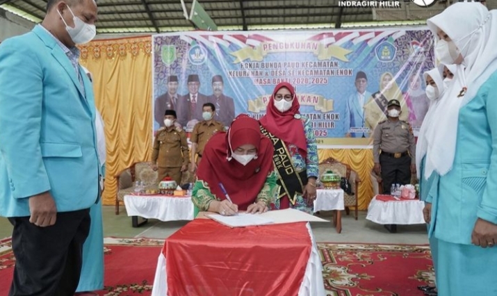 Disaksikan Hj Zulaikhah Wardan, Pokja Bunda Paud dan PC Himpaudi se-Kecamatan Enok di Kukuhkan