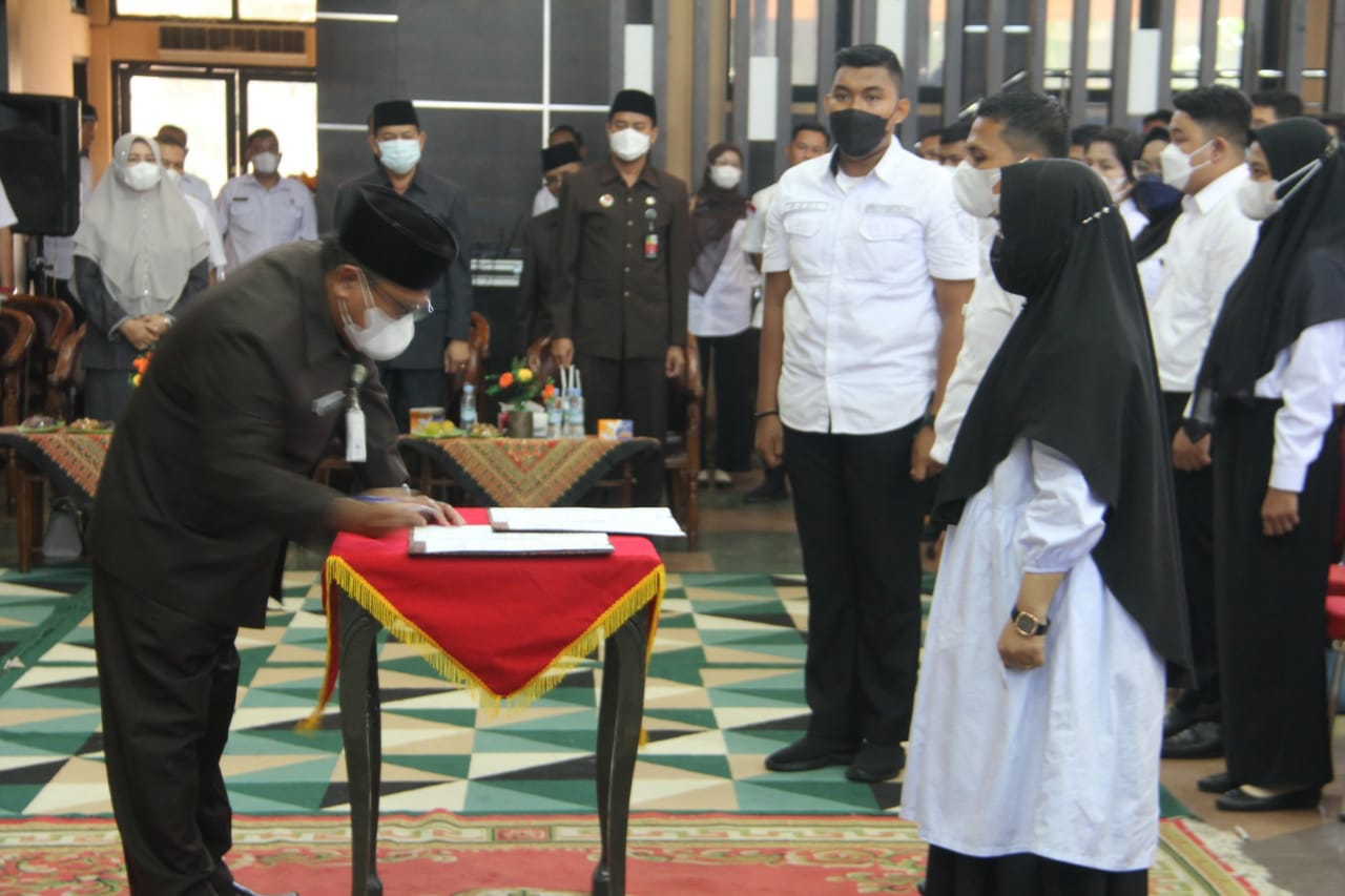 Bupati Inhil Serahkan 256 SK CPNS dan PPPK