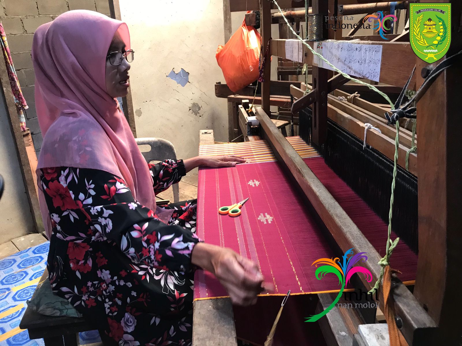 Mengenal Proses Tenun di Rumah Tenun Cempaka Wangi Inhil