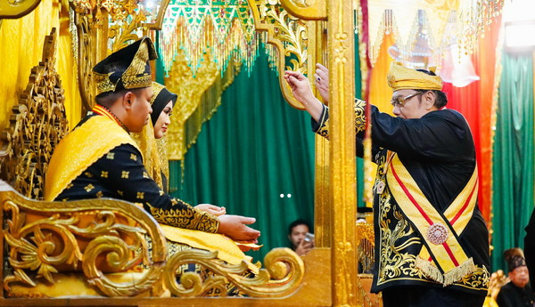 Gubernur Riau Abdul Wahid Resmi Bergelar Datuk Seri Setia Amanah