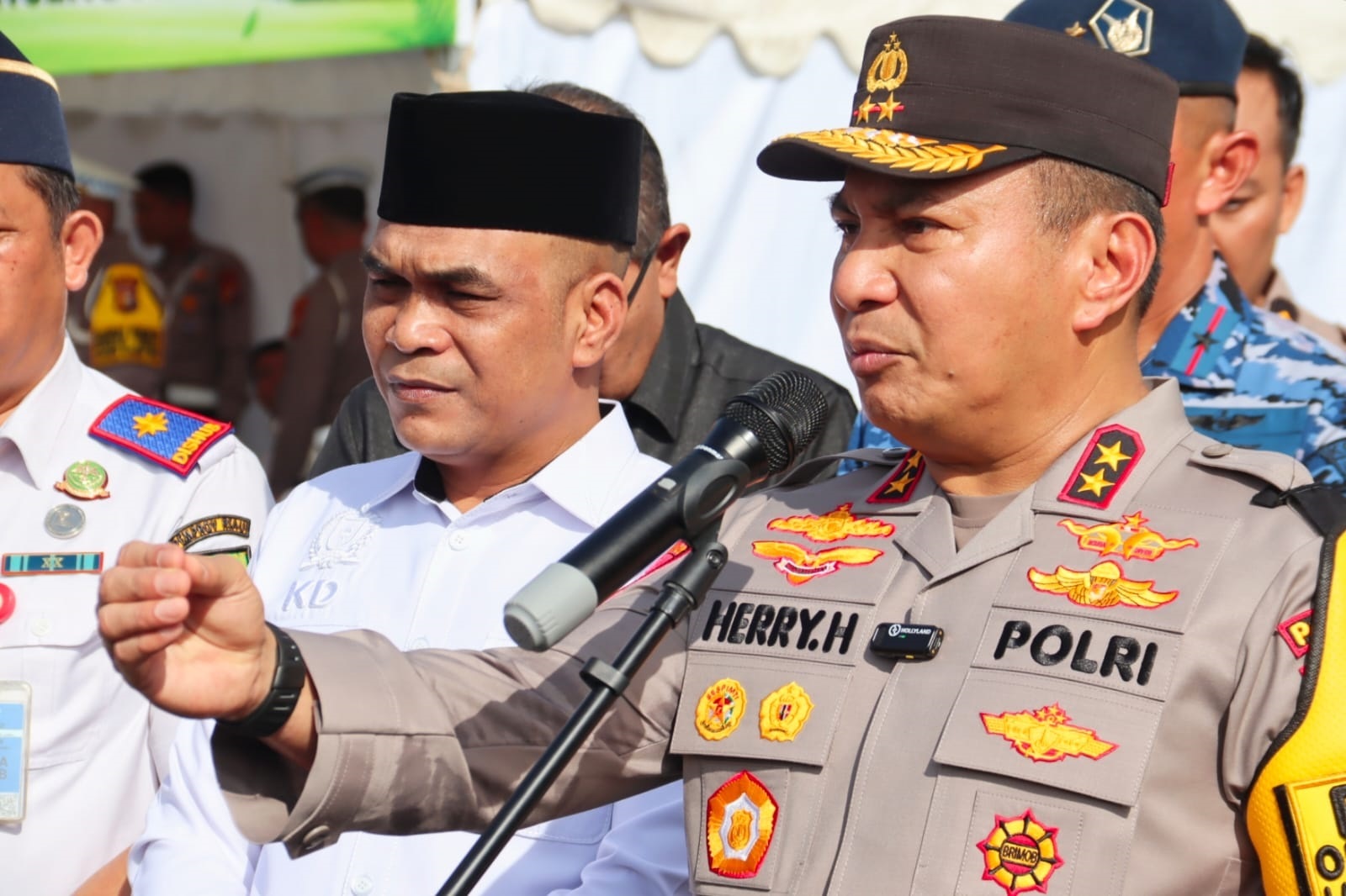 Ketua DPRD Provinsi Riau Kaderismanto Hadiri Apel Gelar Pasukan Operasi Zebra Lancang Kuning 2025