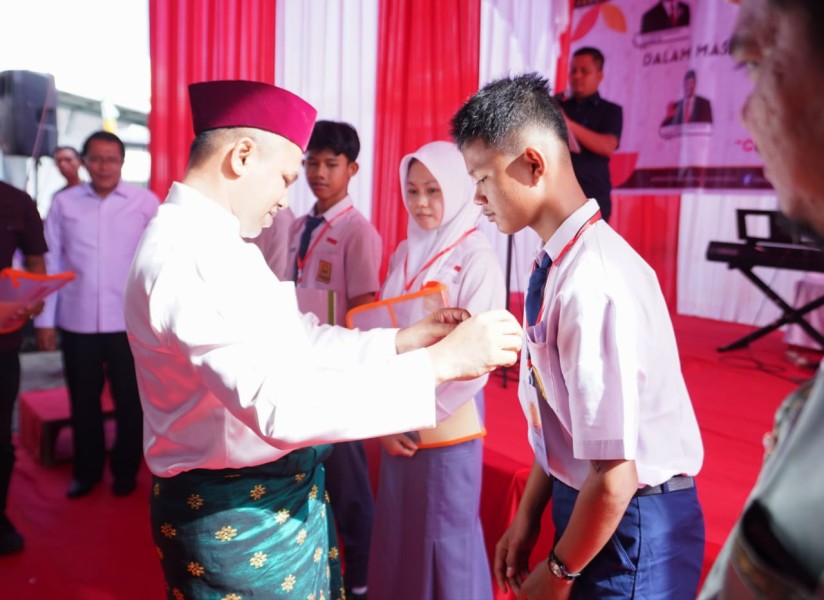 Proses Pembukaan Pendidikan Baru, Gubri Abdul Wahid Resmikan Sekolah Rakyat