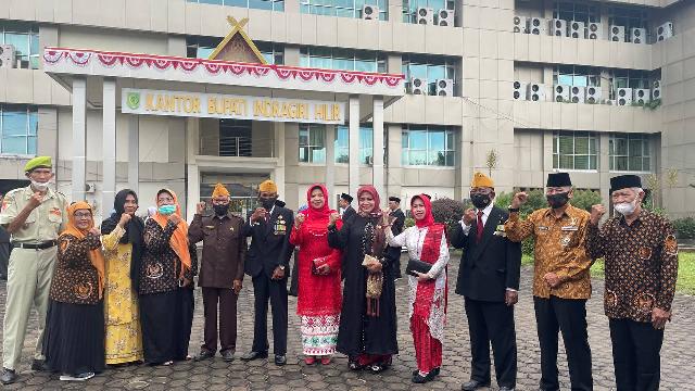 Kepala Dinas Sosial Hadiri Apel Peringatan HUT RI ke-77 di Kantor Bupati