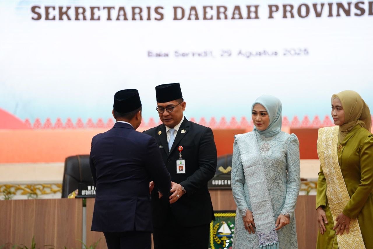Gubernur Riau Abdul Wahid Lantik Syahrial Abdi Sebagai Sekretaris Daerah