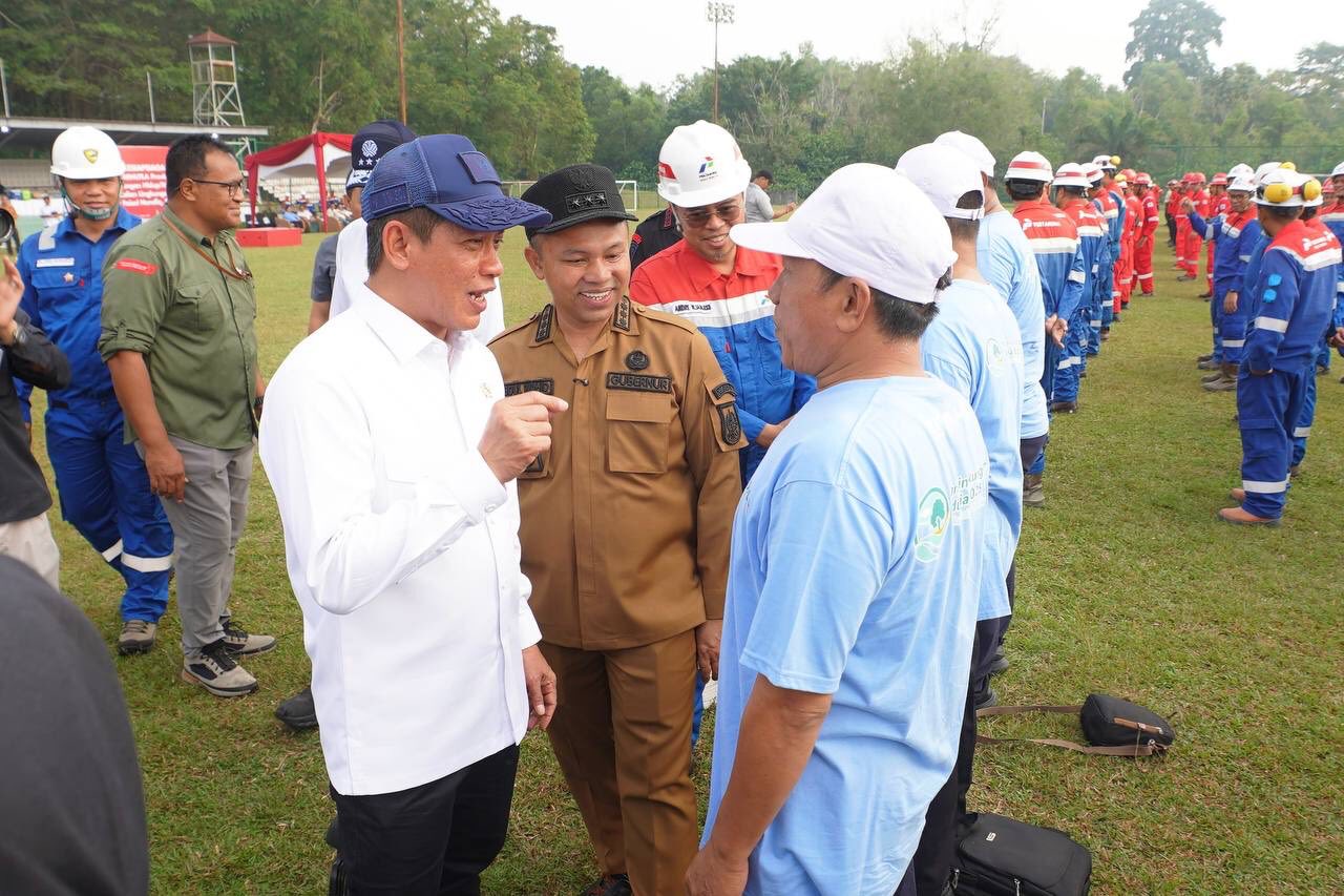 Gubri Abdul Wahid Dampingi Menteri LH RI  Hanif Faisol Nurofiq Pimpin Apel Siaga Karhutla di Pekanbaru