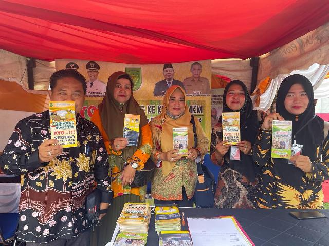 Diskop Dirikan Stand Layanan Pembuatan NIB dan Sertifikasi Halal Secara Gratis Di Bazar UMKM