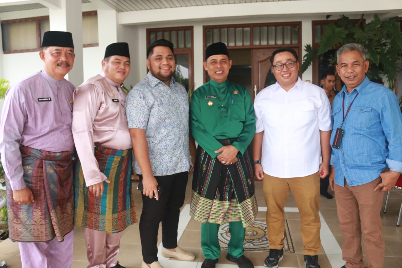 Bupati Inhil Lepas Satgas Hilirisasi Kelapa Bersama Investor Asal Thailand