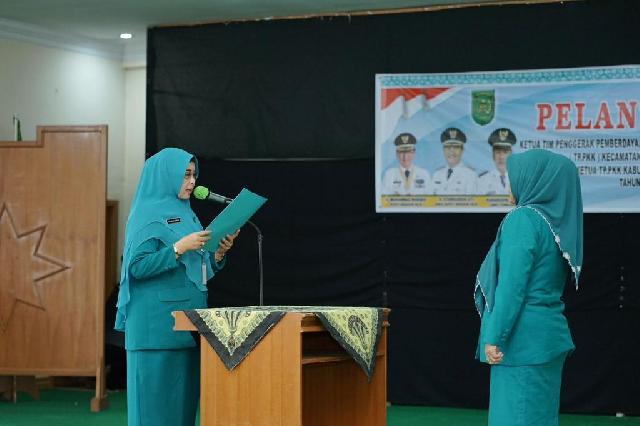 Zulaikhah Wardan Lantik Ketua TP PKK Kecamatan Tembilahan Hulu