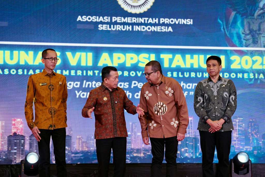 Gubernur Riau Abdul Wahid Bersama Kepala Daerah se Indonesia Ikuti Munas APSSI 2025