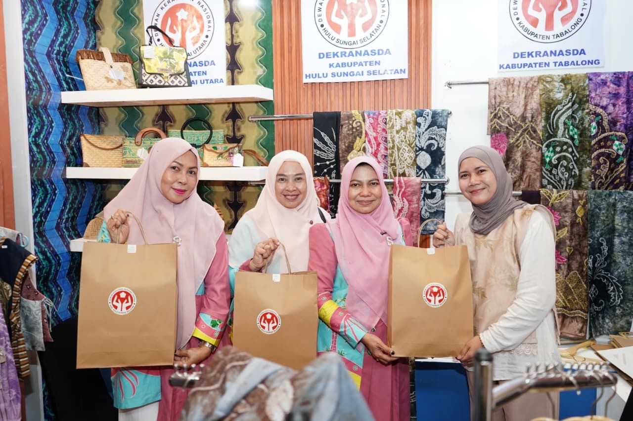 UMKM Inhil Unjuk Gigi di Puncak HUT Dekranas ke-46, Produk Kriya, Wastra, dan Kuliner Tampil di Tingkat Nasional